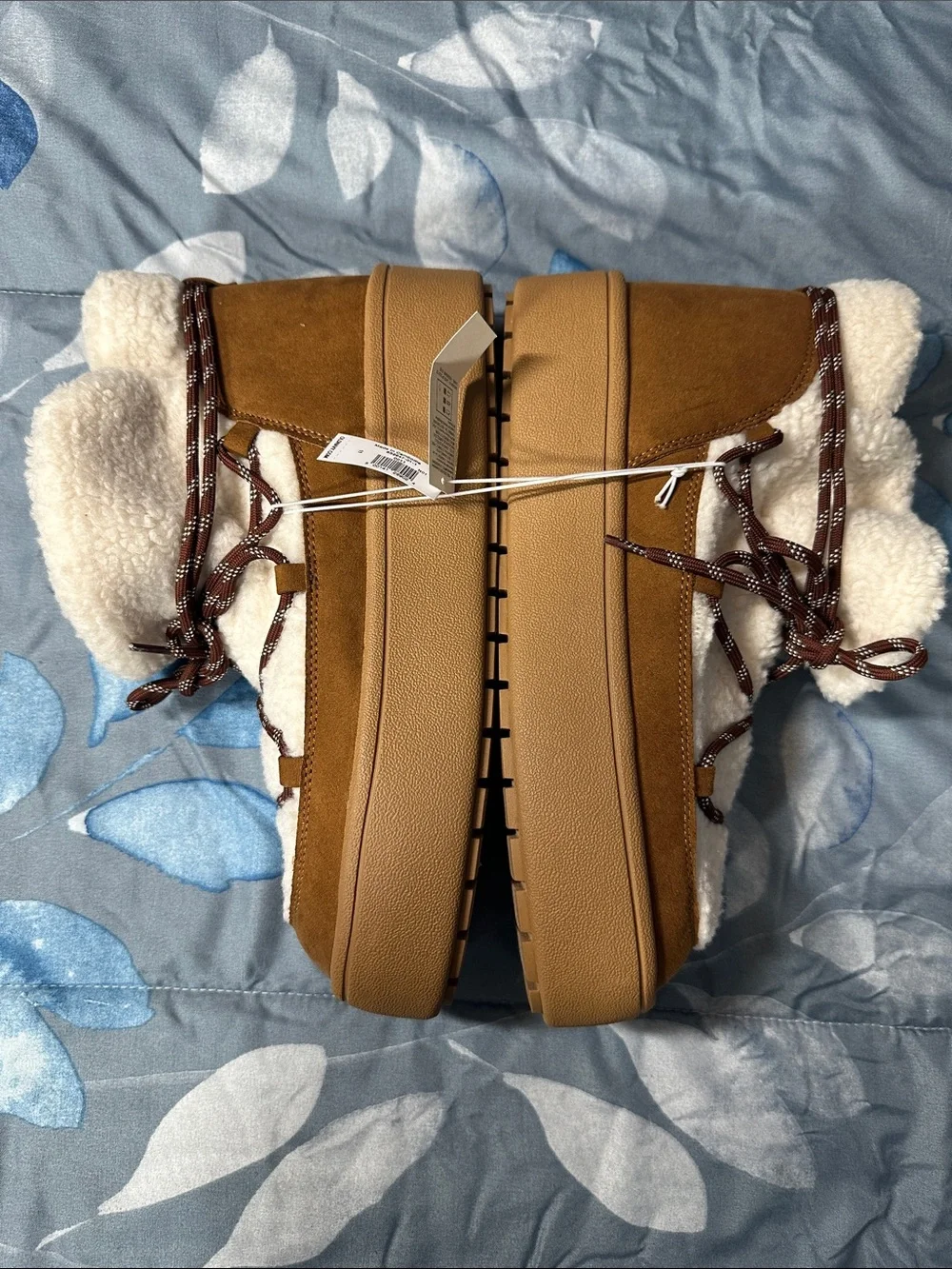NWTS Women’s Old Navy Cream Sherpa Ankle Boots with Brown Trim Sz 11